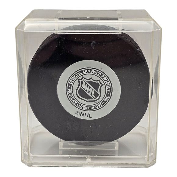 ST. LOUIS BLUES NHL Official‎ Hockey Puck Vegum Slovenia w/ Display Case - Picture 4 of 10